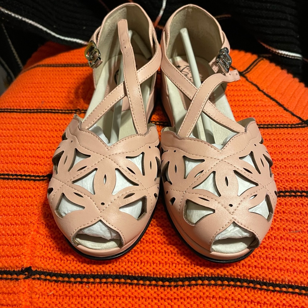 Rocket Originals “Jane” pink uk size 4